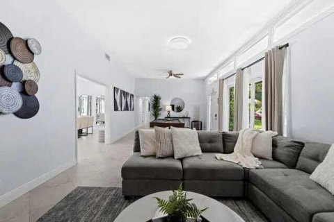 House in West Palm Beach, Florida 3 bedrooms, 189.52 sq.m. № 2401221 - photo 6