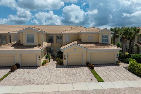 Condo in Sarasota, Florida, 2 bedrooms  № 1887071 - photo 1