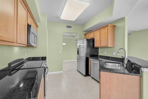 Condo in Sarasota, Florida, 2 bedrooms  № 1887071 - photo 9