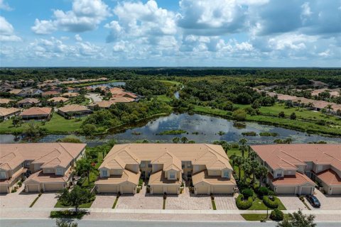 Condo in Sarasota, Florida, 2 bedrooms  № 1887071 - photo 2