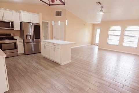 Casa en venta en Cape Coral, Florida, 3 dormitorios, 109.81 m2 № 1899457 - foto 7