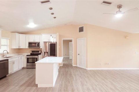 Casa en venta en Cape Coral, Florida, 3 dormitorios, 109.81 m2 № 1899457 - foto 19