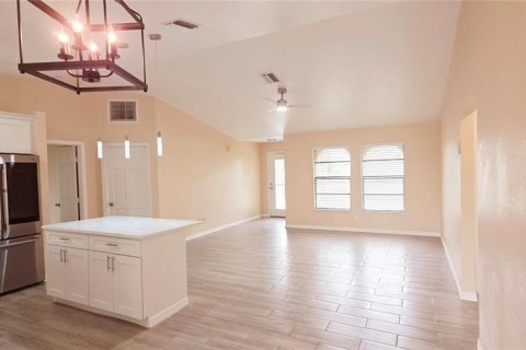 Casa en venta en Cape Coral, Florida, 3 dormitorios, 109.81 m2 № 1899457 - foto 20