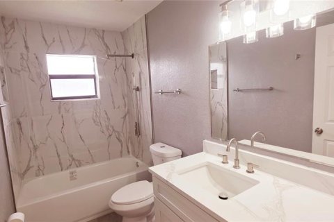 Casa en venta en Cape Coral, Florida, 3 dormitorios, 109.81 m2 № 1899457 - foto 12