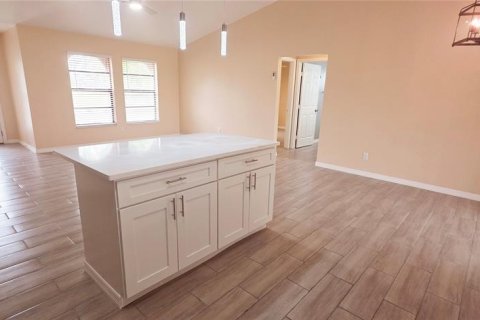 Casa en venta en Cape Coral, Florida, 3 dormitorios, 109.81 m2 № 1899457 - foto 6