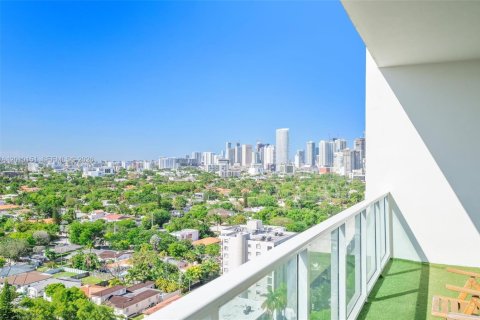 Condominio en venta en Miami, Florida, 1 dormitorio, 76.27 m2 № 2090224 - foto 14