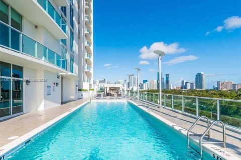 Condominio en venta en Miami, Florida, 1 dormitorio, 76.27 m2 № 2090224 - foto 17