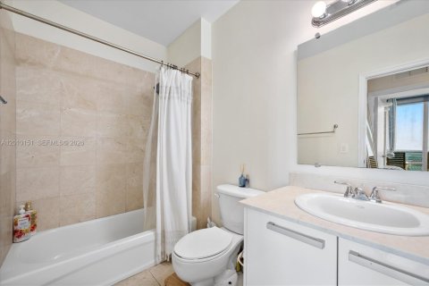 Condominio en venta en Miami, Florida, 1 dormitorio, 76.27 m2 № 2090224 - foto 11
