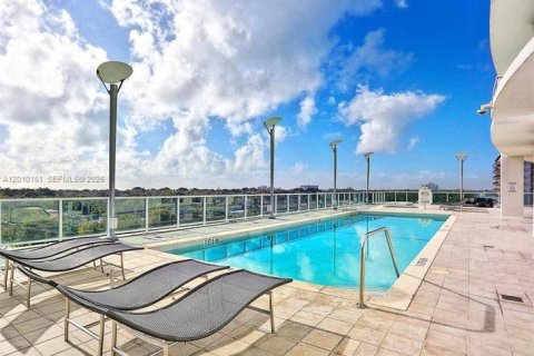 Condominio en venta en Miami, Florida, 1 dormitorio, 76.27 m2 № 2090224 - foto 18