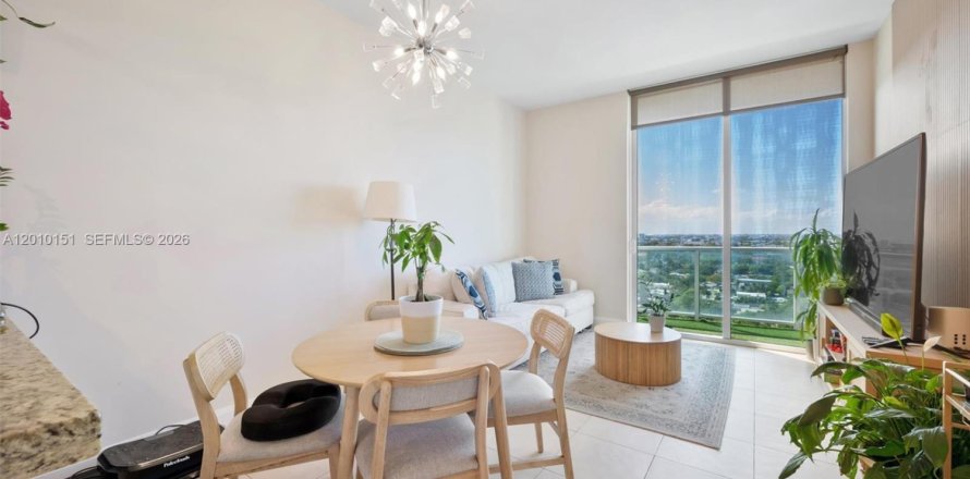 Condominio en Miami, Florida, 1 dormitorio № 2090224