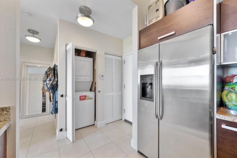 Condominio en venta en Miami, Florida, 1 dormitorio, 76.27 m2 № 2090224 - foto 4