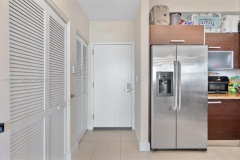 Condominio en venta en Miami, Florida, 1 dormitorio, 76.27 m2 № 2090224 - foto 3