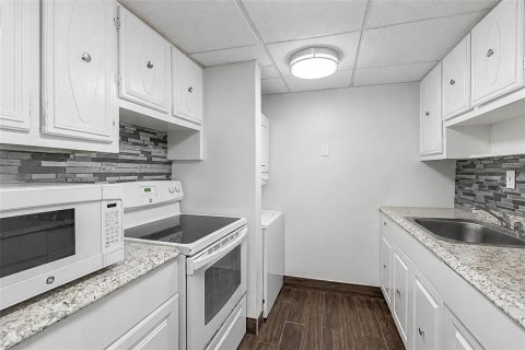 Copropriété à vendre à Miami, Floride: 2 chambres, 96.34 m2 № 2283453 - photo 13