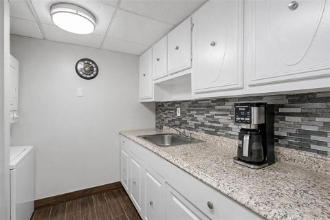 Copropriété à vendre à Miami, Floride: 2 chambres, 96.34 m2 № 2283453 - photo 11