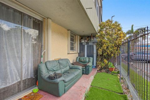 Copropriété à vendre à Miami, Floride: 2 chambres, 96.34 m2 № 2283453 - photo 15