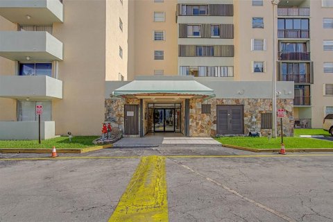 Copropriété à vendre à Miami, Floride: 2 chambres, 96.34 m2 № 2283453 - photo 3