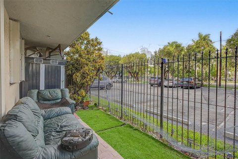 Copropriété à vendre à Miami, Floride: 2 chambres, 96.34 m2 № 2283453 - photo 14
