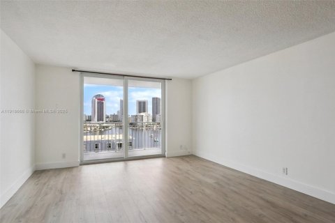 Studio in the Condo in Hallandale Beach, Florida № 1974279 - photo 10