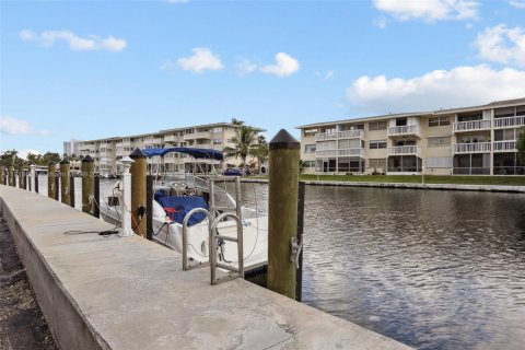 Studio in the Condo in Hallandale Beach, Florida № 1974279 - photo 3