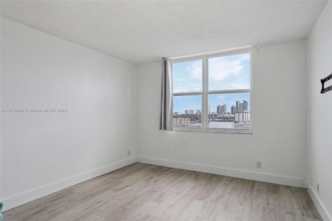 Studio in the Condo in Hallandale Beach, Florida № 1974279 - photo 16