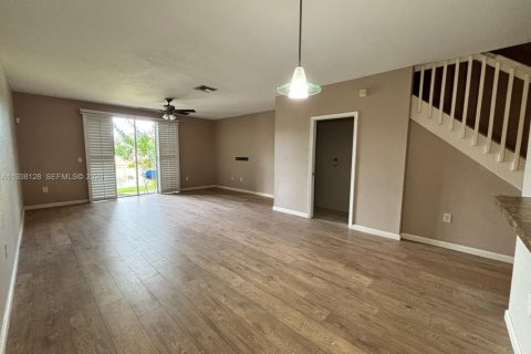 Touwnhouse à louer à Miramar, Floride: 3 chambres, 121.33 m2 № 1996380 - photo 2