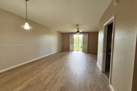 Touwnhouse à louer à Miramar, Floride: 3 chambres, 121.33 m2 № 1996380 - photo 3