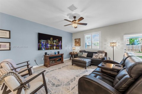 Casa en venta en Homestead, Florida, 5 dormitorios, 276.29 m2 № 2066264 - foto 8