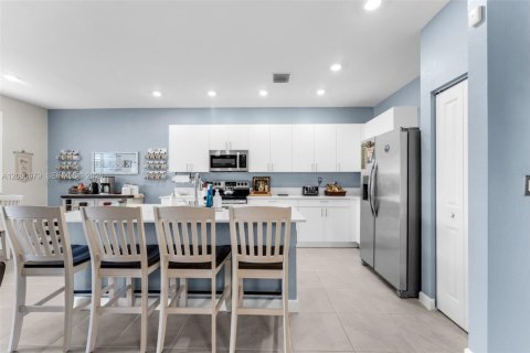 Casa en venta en Homestead, Florida, 5 dormitorios, 276.29 m2 № 2066264 - foto 5