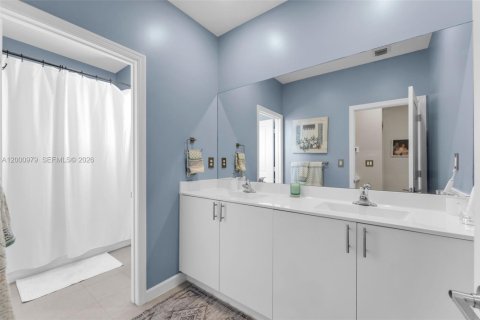 Casa en venta en Homestead, Florida, 5 dormitorios, 276.29 m2 № 2066264 - foto 20