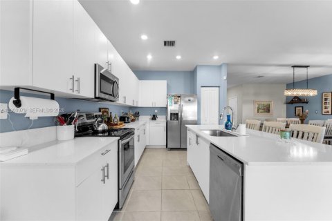 Casa en venta en Homestead, Florida, 5 dormitorios, 276.29 m2 № 2066264 - foto 6