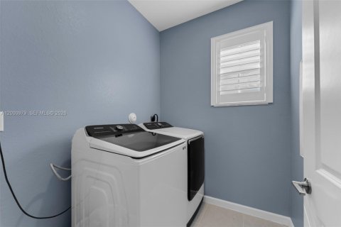 Casa en venta en Homestead, Florida, 5 dormitorios, 276.29 m2 № 2066264 - foto 16