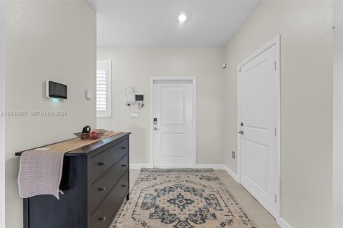 Casa en venta en Homestead, Florida, 5 dormitorios, 276.29 m2 № 2066264 - foto 3