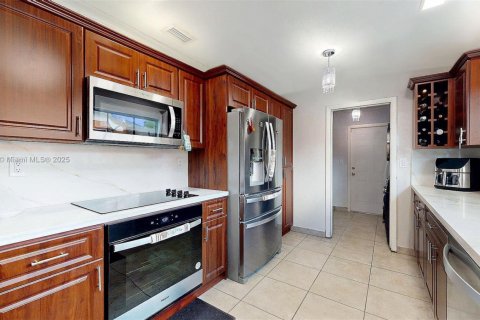 Villa ou maison à vendre à Miami, Floride: 4 chambres, 153.85 m2 № 1923103 - photo 21