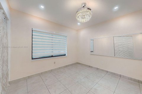 Villa ou maison à vendre à Miami, Floride: 4 chambres, 153.85 m2 № 1923103 - photo 12