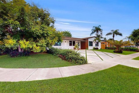 Villa ou maison à vendre à Miami, Floride: 4 chambres, 153.85 m2 № 1923103 - photo 2