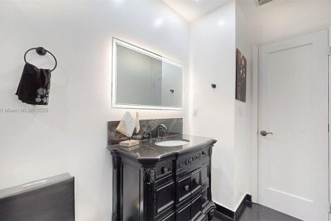 Villa ou maison à vendre à Miami, Floride: 4 chambres, 153.85 m2 № 1923103 - photo 17
