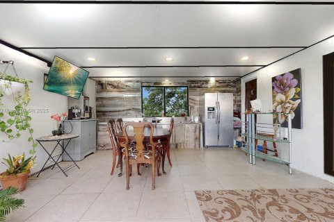 Villa ou maison à vendre à Miami, Floride: 4 chambres, 153.85 m2 № 1923103 - photo 14