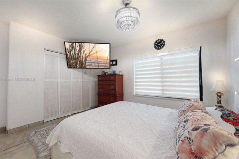 Villa ou maison à vendre à Miami, Floride: 4 chambres, 153.85 m2 № 1923103 - photo 9