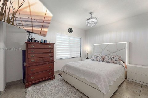 Villa ou maison à vendre à Miami, Floride: 4 chambres, 153.85 m2 № 1923103 - photo 8