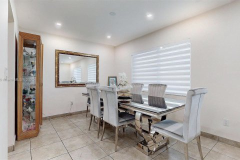 Villa ou maison à vendre à Miami, Floride: 4 chambres, 153.85 m2 № 1923103 - photo 18