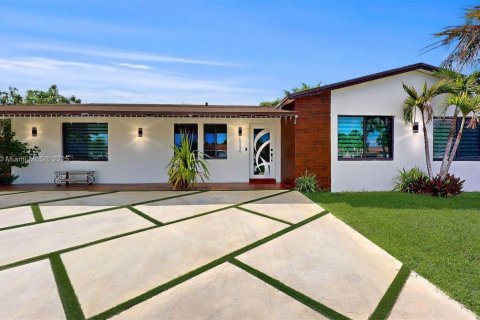 Villa ou maison à vendre à Miami, Floride: 4 chambres, 153.85 m2 № 1923103 - photo 1