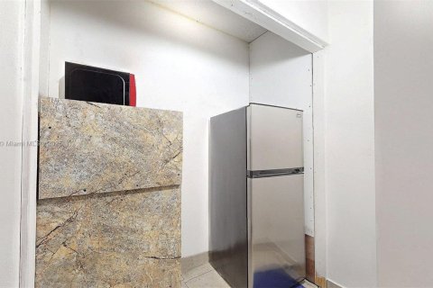 Villa ou maison à vendre à Miami, Floride: 4 chambres, 153.85 m2 № 1923103 - photo 28