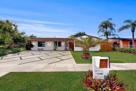 Villa ou maison à vendre à Miami, Floride: 4 chambres, 153.85 m2 № 1923103 - photo 29