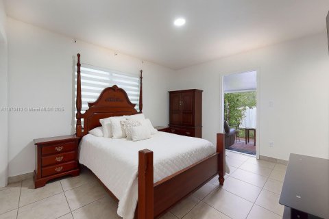 Villa ou maison à vendre à Miami, Floride: 4 chambres, 153.85 m2 № 1923103 - photo 10