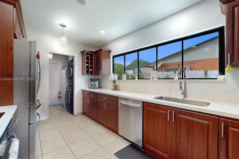 Villa ou maison à vendre à Miami, Floride: 4 chambres, 153.85 m2 № 1923103 - photo 26