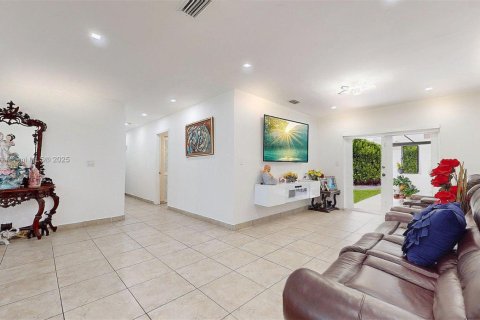 Villa ou maison à vendre à Miami, Floride: 4 chambres, 153.85 m2 № 1923103 - photo 19