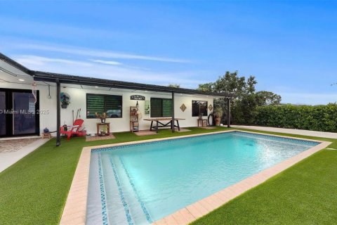 Villa ou maison à vendre à Miami, Floride: 4 chambres, 153.85 m2 № 1923103 - photo 4