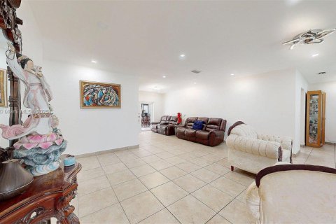 Villa ou maison à vendre à Miami, Floride: 4 chambres, 153.85 m2 № 1923103 - photo 22