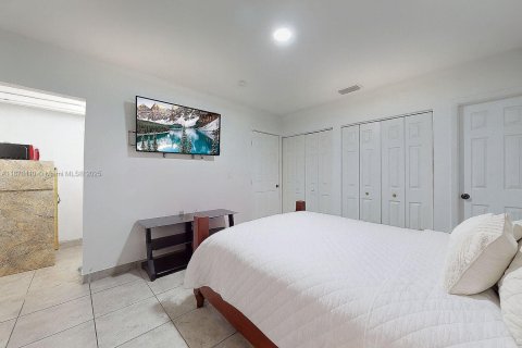 Villa ou maison à vendre à Miami, Floride: 4 chambres, 153.85 m2 № 1923103 - photo 11