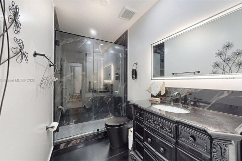 Villa ou maison à vendre à Miami, Floride: 4 chambres, 153.85 m2 № 1923103 - photo 16